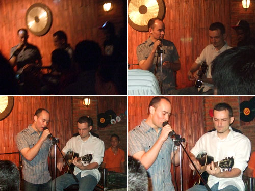 Foreigners sing Chinese (May 15, 2009)
