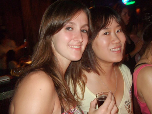Foreigners sing Chinese (May 15, 2009)
